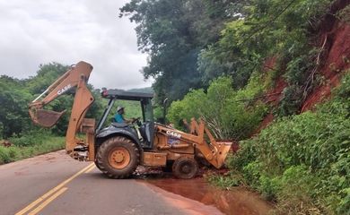 Estrada de Minas Gerais bloqueada por consequência das chuvas