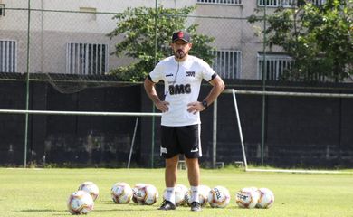 Ramon Menezes e o novo técnico do Vasco.