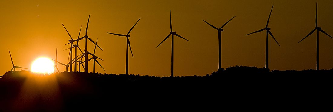 Energia eólica Primeiros investimentos em energia eólica no país foram feitos em 2004, com subsídios do Programa de Incentivo às Fontes Alternativas de Energia Elétrica