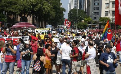 Rio de Janeiro – Manifestantes participam da 23ª edição do Grito dos Excluídos (Tânia Rego/Agência Brasil)