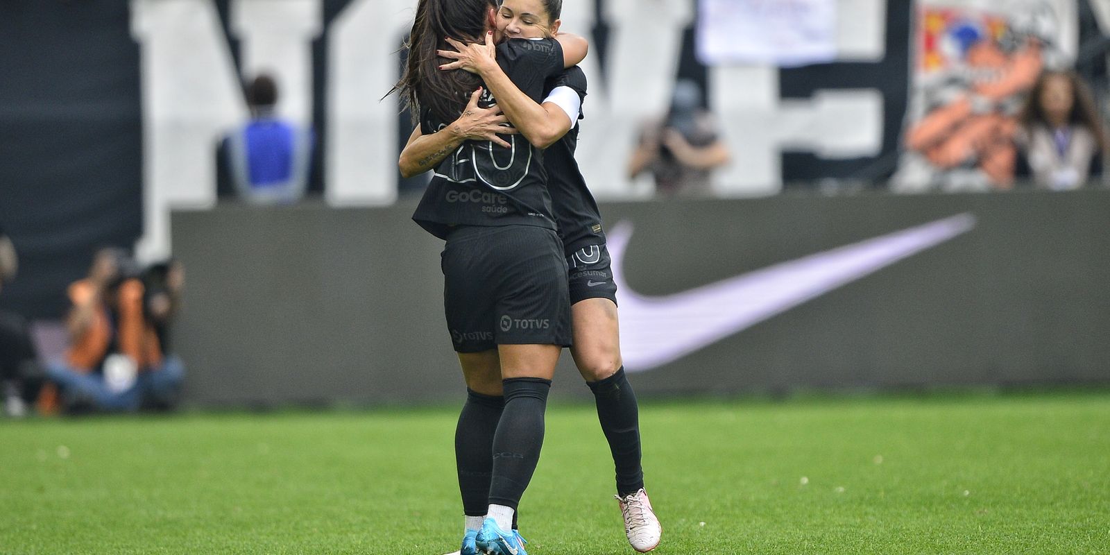 Corinthians abre vantagem na final do Paulistão Feminino