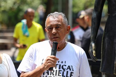 Rio de Janeiro (RJ), 14/03/2025 – O pai de Marielle Franco, Antonio Neto durante ato em memória de sua filha, na Praça Mário Lago, no centro do Rio de Janeiro. Foto: Tomaz Silva/Agência Brasil