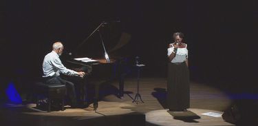 A cantora Áurea Martins e o pianista Cristóvão Bastos no programa Cena Musical, da TV Brasil