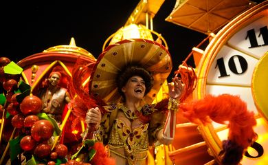 Rio de Janeiro - Acadêmicos do Grande Rio, a quarta escola do grupo especial do Carnaval do Rio,homenageia  o Santos, com famosas e citações a Pelé e Neymar  (Tomaz Silva/Agência Brasil)