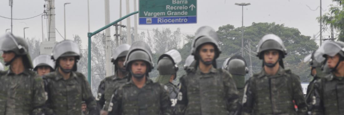 Tropas do Exército vão às ruas do Rio de Janeiro para reforçar a segurança durante a Rio+20