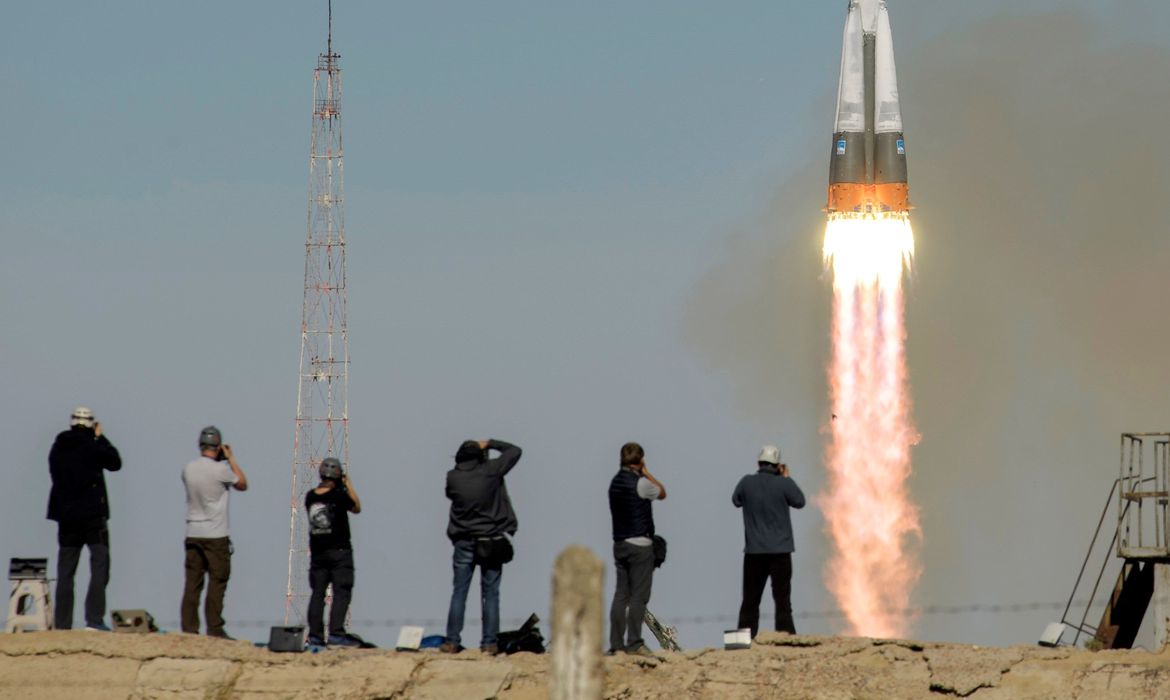 A Soyuz MS-10 foi lançada com dois astronautas, mas teve que regressar em seguida, devido a uma falha em um de seus propulsores