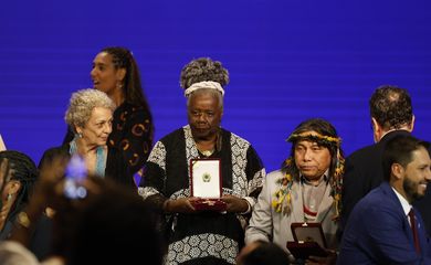 Rio de Janeiro (RJ), 20/05/2025 – Escritores Conceição Evaristo e Daniel Munduruku recebem a Ordem do Mérito Cultural, no Palácio Gustavo Capanema. Foto: Fernando Frazão/Agência Brasil