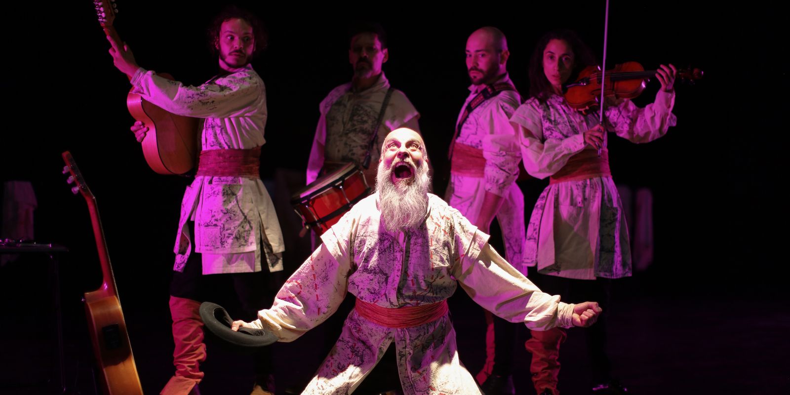 Companhia teatral chilena conta histórias latinoamericanas em trilogia