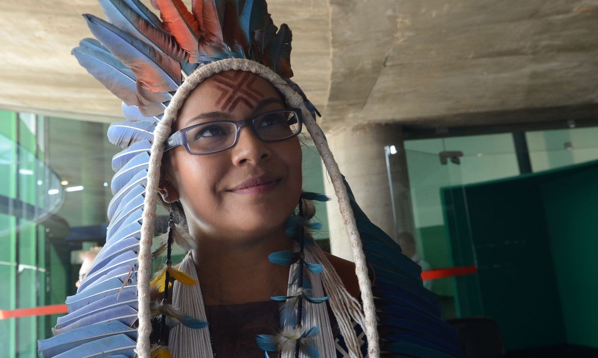 Abertura das comemorações do Dia do Índio no Memorial dos Povos Indígenas com a presença do Governador Rodrigo Rolemberg. Daiara Tukano, professora concursada do Distrito Federal (Elza Fiúza / Agência Brasil)