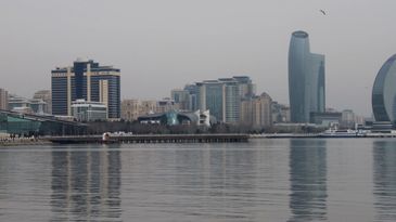 Vista de Baku a partir do Mar Cáspio