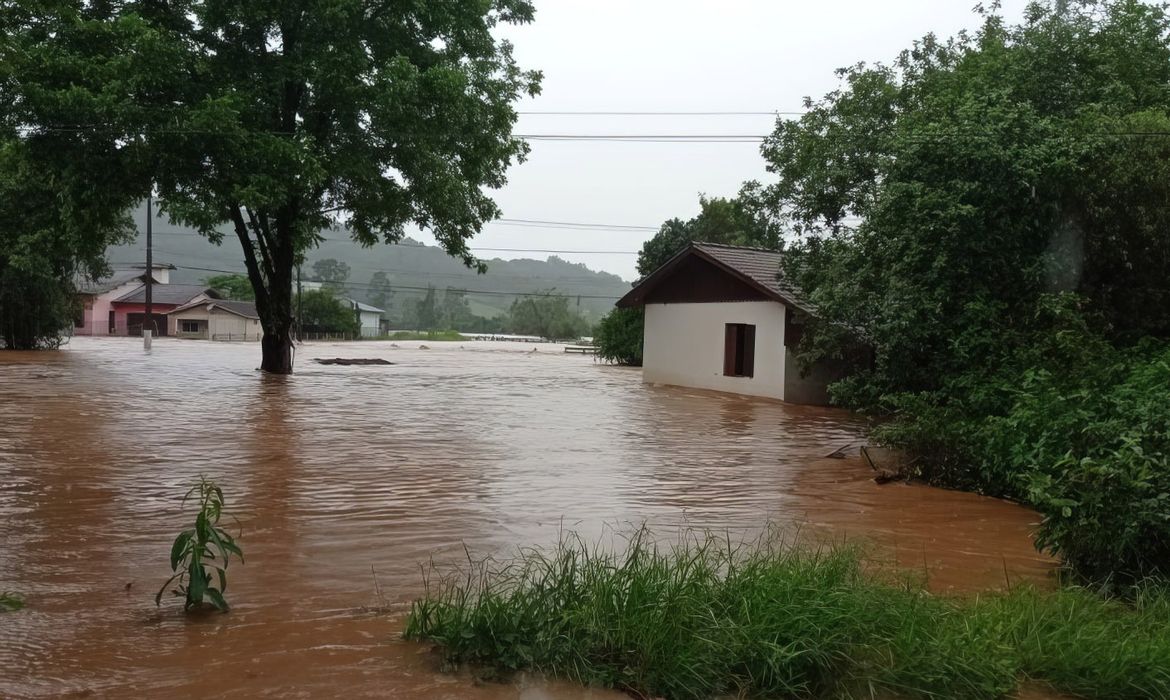 Chuvas no Rio Grande do Sul: Mais de 31 mil pessoas afetadas, 399 desabrigadas e 1.665 desalojadas. Foto: Defesa Civil/RS