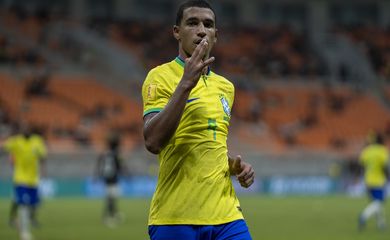 Kauã Elias marca hat-trick na goleada do Brasil sobre a Nova Caledônia na segunda rodada do Mundial Sub 17 - em 14/11/2023