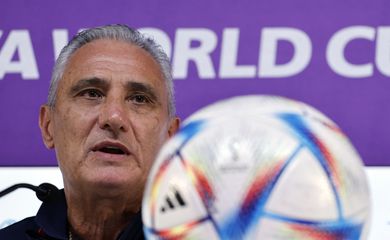 Técnico da seleção brasileira Tite durante entrevista coletiva em Doha