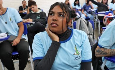 Brasília (DF), 19/02/2025 - Programa Pé-de-Meia. A aluna da escola CED619  da Samambaia, Aline Rocha Soares. Foto: Antônio Cruz/Agência Brasil