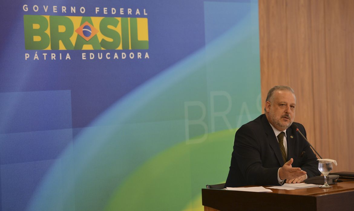 O ministro das Comunicações, Ricardo Berzoini,concede entrevista após reunião de coordenação política (José Cruz/Agência Brasil)