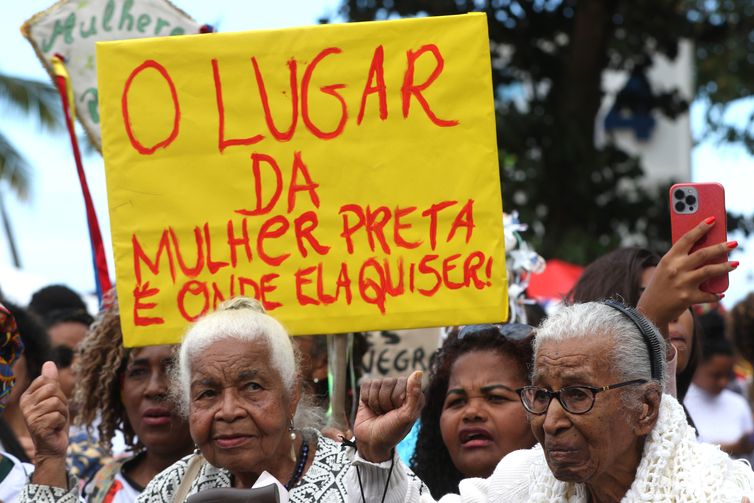 Rio de Janeiro (RJ), 30/07/2023 - IX Marcha das Mulheres Negras do Rio de Janeiro, na praia de Copacabana, zona sul da cidade. Foto:Tânia Rêgo/Agência Brasil