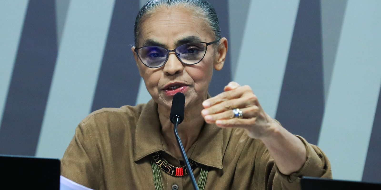 Lula e Marina Silva conversam sobre ataques em comissão do Senado Lula e Marina Silva conversam sobre ataques em comissão do Senado