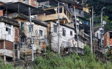 Rio de Janeiro (RJ) 26/03/2024 – Grades de proteção na encosta do Morro do Andaraí, atendido pelo programa Favela Bairro, que completa 30 anos. Foto: Fernando Frazão/Agência Brasil
