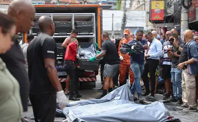 Rio de Janeiro (RJ), 29/10/2025 - Dezenas de corpos são trazidos por moradores para a Praça São Lucas, na Penha, zona norte do Rio de Janeiro. Operação Contenção.
Foto: Tomaz Silva /Agência Brasil
