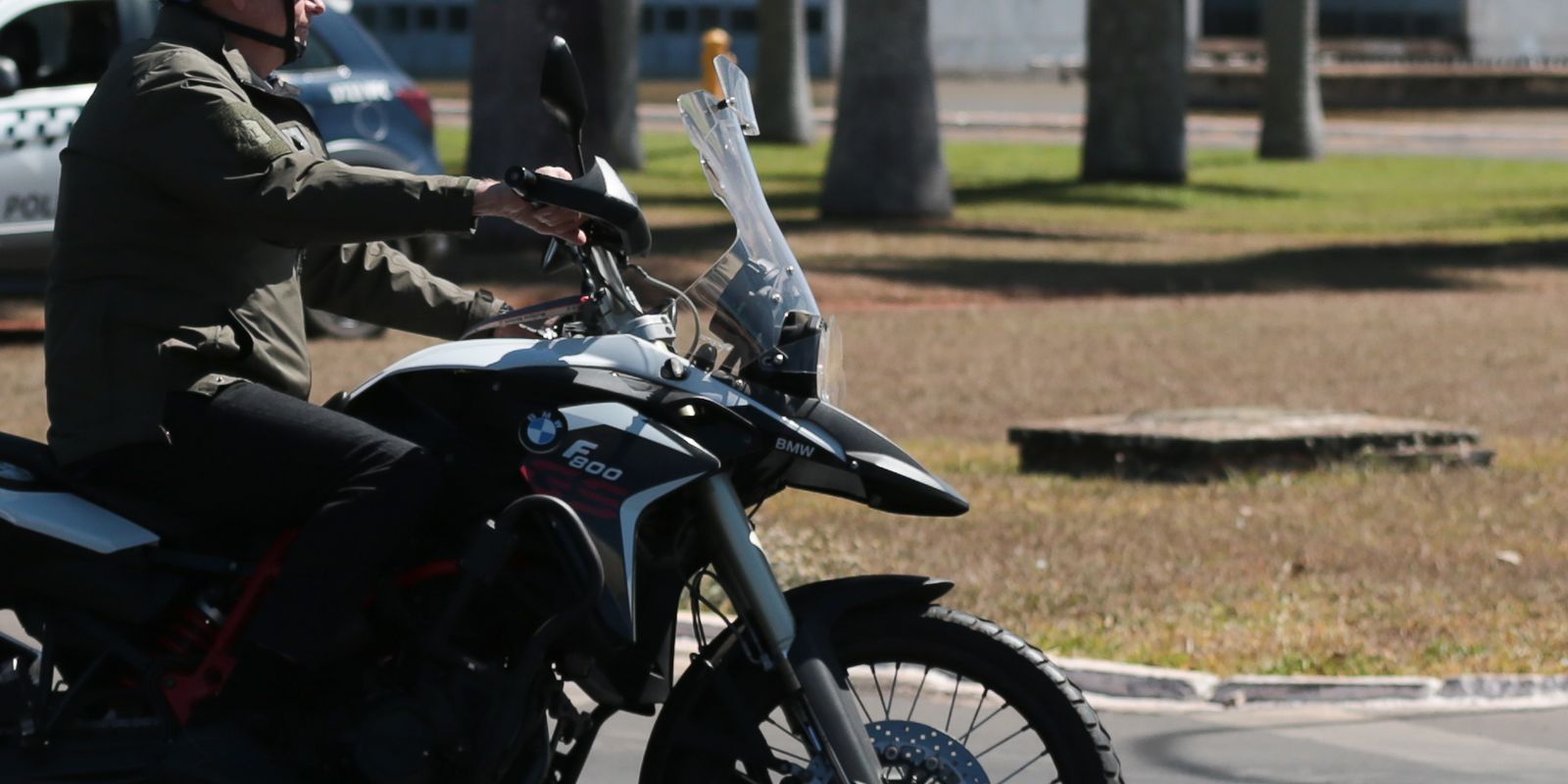 “Pintou um clima”: Jair Bolsonaro é multado por caso de venezuelanas