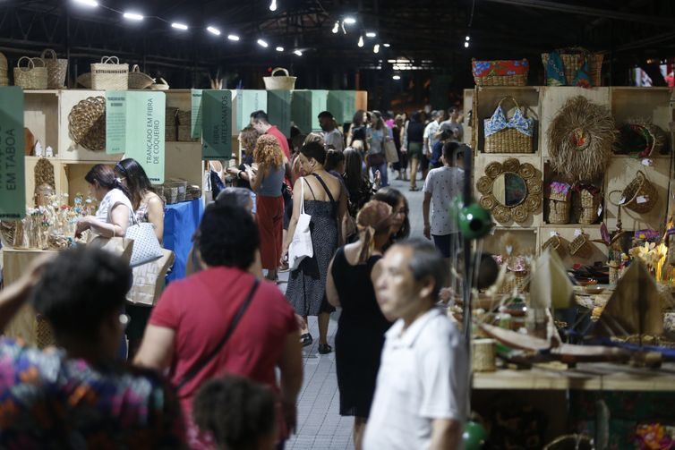 São Paulo (SP)  13/09/2024 Festival da tradicional cultura paulistana, REVELANDO SP acontece no Parque da Água Branca com a participação de 88 municipios com stands de artesanato e culinária.  Foto: Paulo Pinto/Agencia Brasil