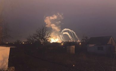 Vista de uma explosão perto do Dnipro