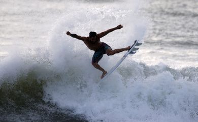 Ítalo Ferreira surfa em Baía Formosa após conquistar o ouro olímpico em Tóquio