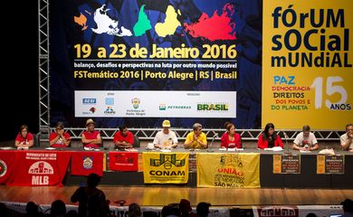 Porto Alegre - Movimentos e organizações de luta por moradia realizam debate sobre a função social da cidade,  durante o Fórum Social Temático, em Porto Alegre (Marcelo Camargo/Agência Brasil)