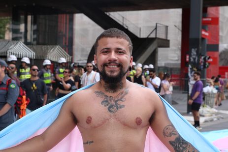 Pedro Silvério participa da VI Caminhada Trans de São Paulo, que celebra o Dia Nacional da Visibilidade Trans e Travesti, na avenida Paulista.