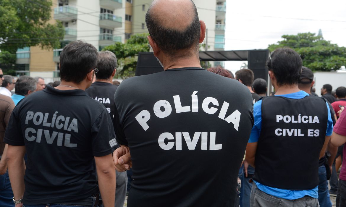 Vitória - Polícia Civil do Espírito Santo faz paralisação até a meia-noite de hoje após morte de investigador em Colatina,e por más condições de trabalho (Tânia Rêgo/Agência Brasil)