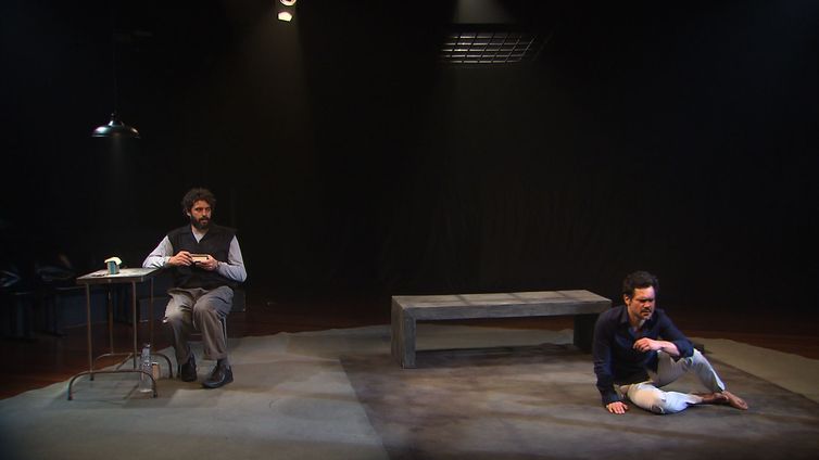 Gabriel Gracindo e Guilherme Winter protagonizam a peça &quot;Perdido&quot;