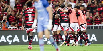 Flamengo goleia o Fortaleza e assume a liderança do Campeonato Brasileiro