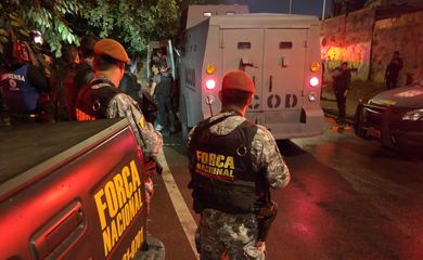 Rio de Janeiro - Agentes da Força Nacional foram feridos a tiros na Vila do João, localidade do Complexo da Maré, zona norte do Rio de Janeiro (Vladimir Platonow/Agência Brasil)