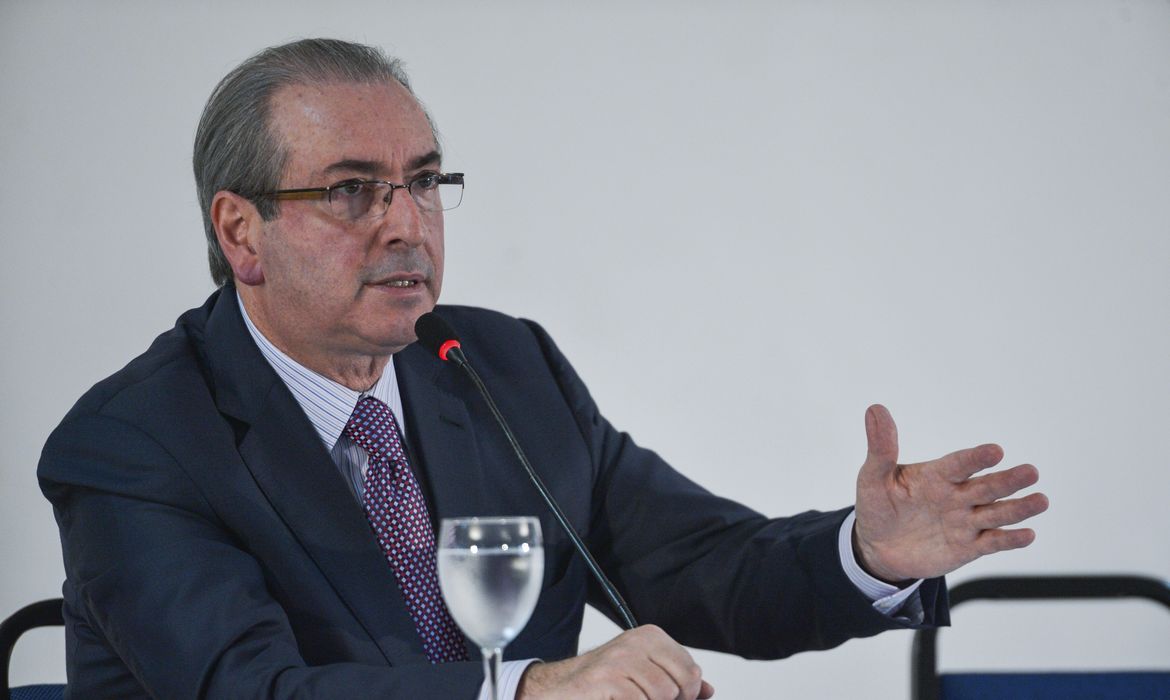 Brasília - Em entrevista à imprensa, o presidente afastado da Câmara, Eduardo Cunha, reafirma que não vai renunciar ao cargo (José Cruz/Agência Brasil)