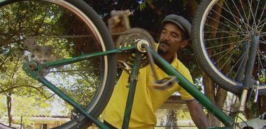 João dos Santos viajou pelo Brasil e por outros países com a bicicleta que ganhou de um projeto social