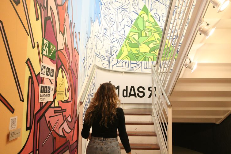 São Paulo (SP), 24/05/2023 - Exposição Além das ruas: histórias do graffiti, com curadoria de Binho Ribeiro, no Itaú Cultural da Avenida Paulista. Foto: Rovena Rosa/Agência Brasil