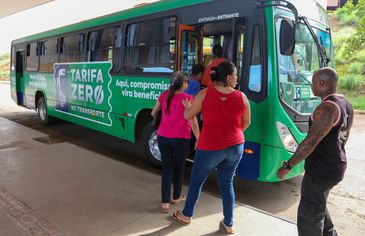 Brasília (DF) 01/12/2023 - O município de Luziânia (GO), no Entorno do Distrito Federal, passou a ter transporte público em operação com tarifa zero. A medida garante aos moradores da cidade gratuidade para circulação nos veículos coletivos. Foto: Wilson Dias/Agência Brasil