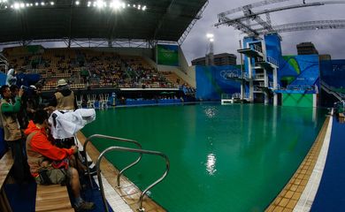 Rio de Janeiro - Água muda de cor e fica esverdeada na piscina do Parque Aquático Maria Lenk usada para competição de saltos ornamentais dos Jogos Rio 2016 (Fernando Frazão/Agência Brasil)