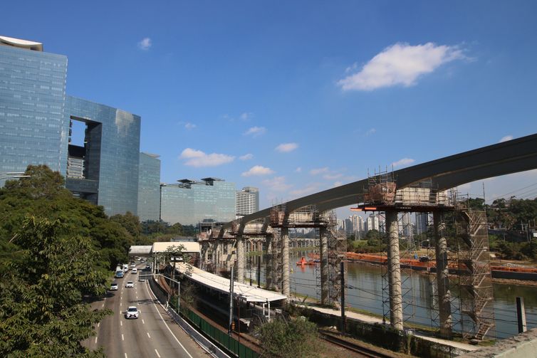 São Paulo (SP), 23/05/2023 - Obra da Linha 17 Ouro do monotrilho na marginal Pinheiros. Foto: Rovena Rosa/Agência Brasil