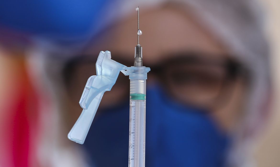 Covid-19: terceira dose da vacina será aplicada a partir de setembro | Agência Brasil