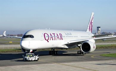 A Qatar Airways desviou as rotas de seus aviões, que estão sobrevoando a Turquia e o Egito, após a crise diplomática do Catar com países árabes