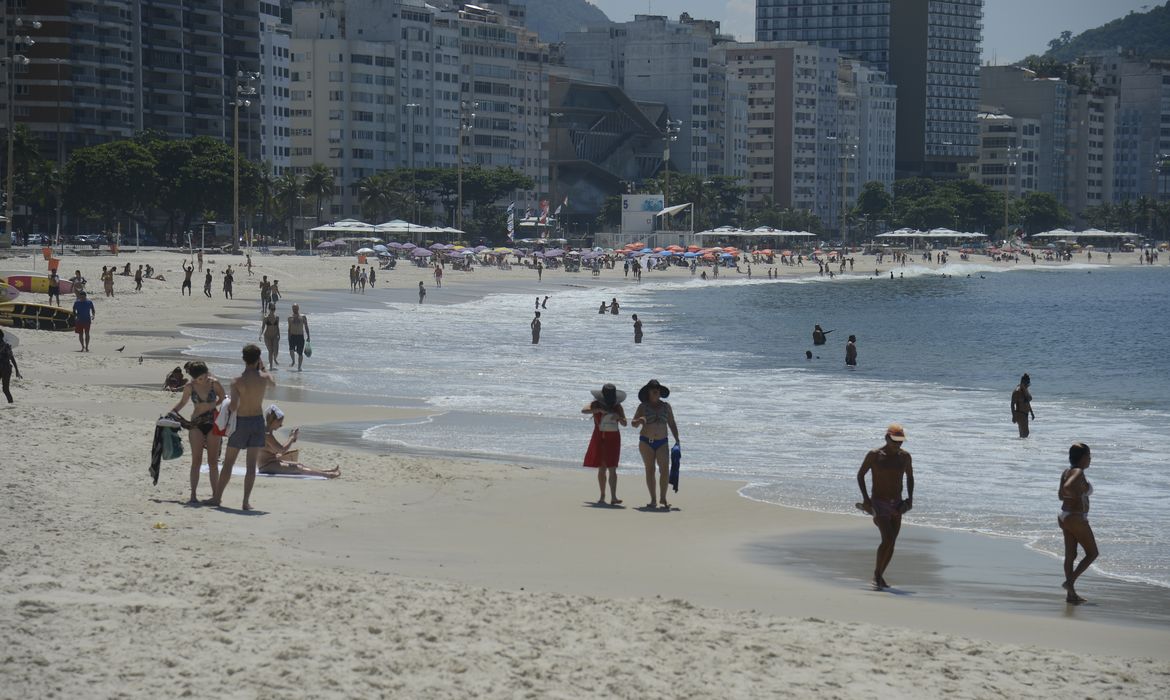 Praias da zona sul do Rio de Janeiro apresentam número reduzido de pessoas