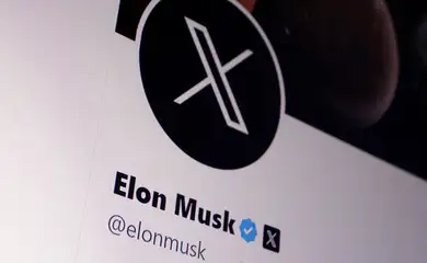 Imagem da conta no Twitter de Elon Musk com nova logo
24/07/2023. REUTERS/Dado Ruvic
