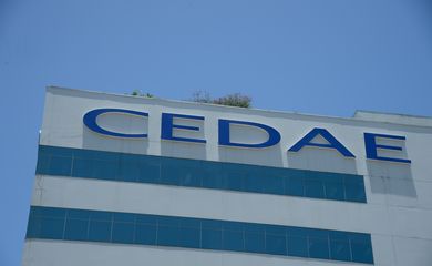 Fachada do edifício-sede da Cedae