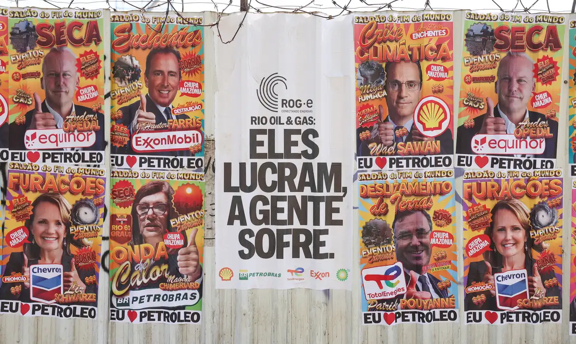 Rio de Janeiro (RJ), 23/09/2024 – Organizações da sociedade civil promovem protesto com cartazes e inflável pela cidade contra a exploração de combustíveis fósseis, no Rio de Janeiro. Foto: Tomaz Silva/Agência Brasil
