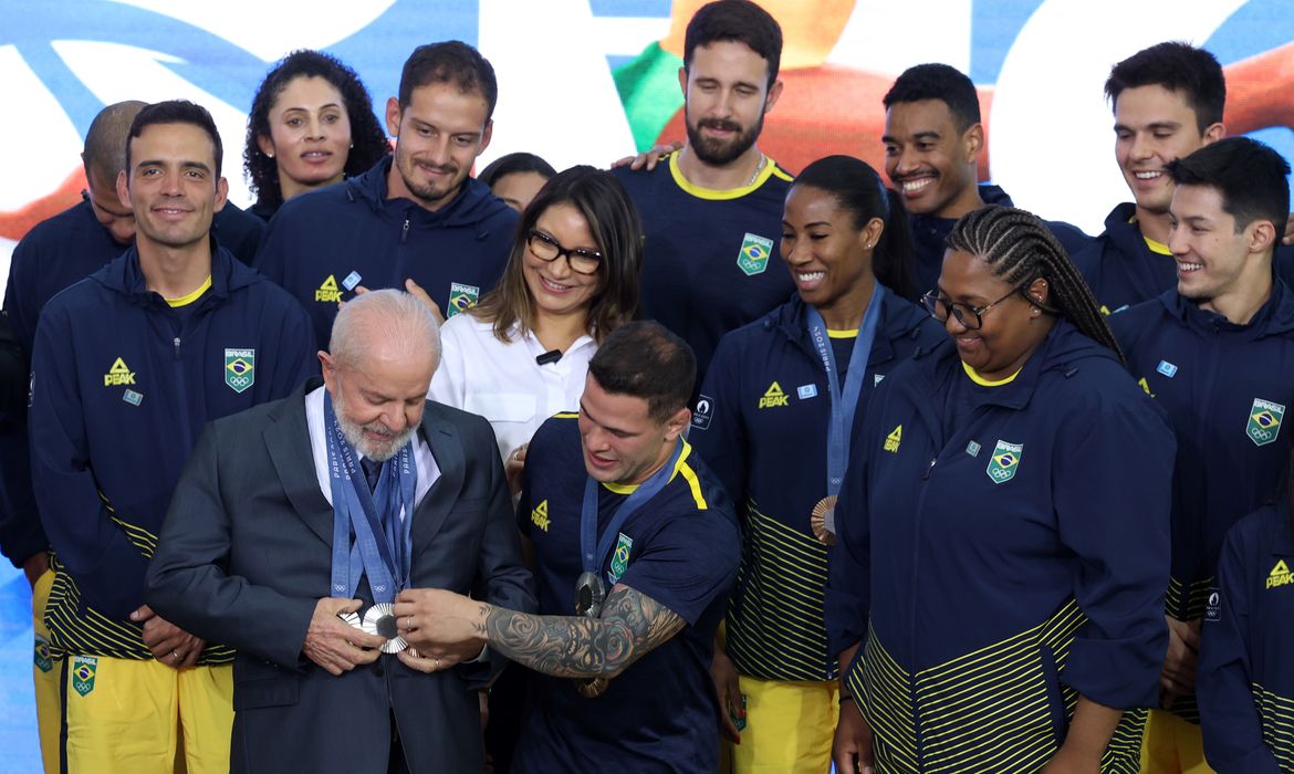 Brasília (DF) 26.08.2024 – Presidente da República, Luiz Inácio Lula da Silva, durante encontro com atletas dos Jogos Olímpicos de Paris 2024, no Palácio do Planalto. Foto: Valter Campanato/Agência Brasil