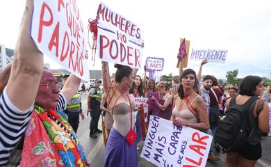 Mulheres fazem atos em defesa dos direitos e contra o racismo na Esplanada dos Ministérios (Valter Campanato/Agência Brasil)