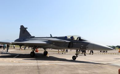 Incorporação das aeronaves F-39 Gripen, recém-chegadas ao Brasil, à Força Aérea Brasileira (FAB) durante cerimônia militar alusiva ao Dia da Aviação de Caça, na Base Aérea de Santa Cruz, zona oeste do Rio de Janeiro.