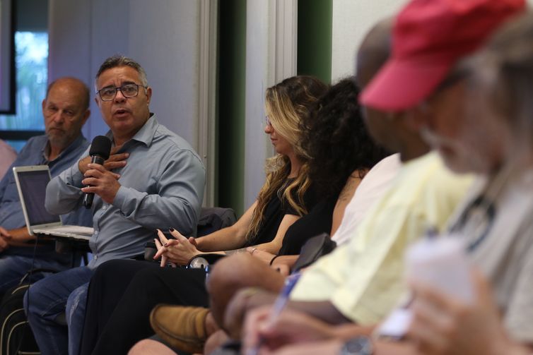 Round of Dialogue: without democratic communication there is no real democracy, in the auditorium of the Bank Workers' Union.  Program of the World Social Forum, in Porto Alegre.