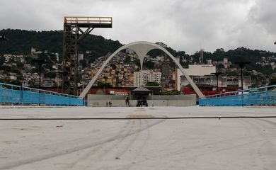 O Sambódromo da Marquês de Sapucaí vazio às vésperas do Carnaval 2021, que teve o desfile das escolas de samba cancelado devido à pandemia da Covid-19.